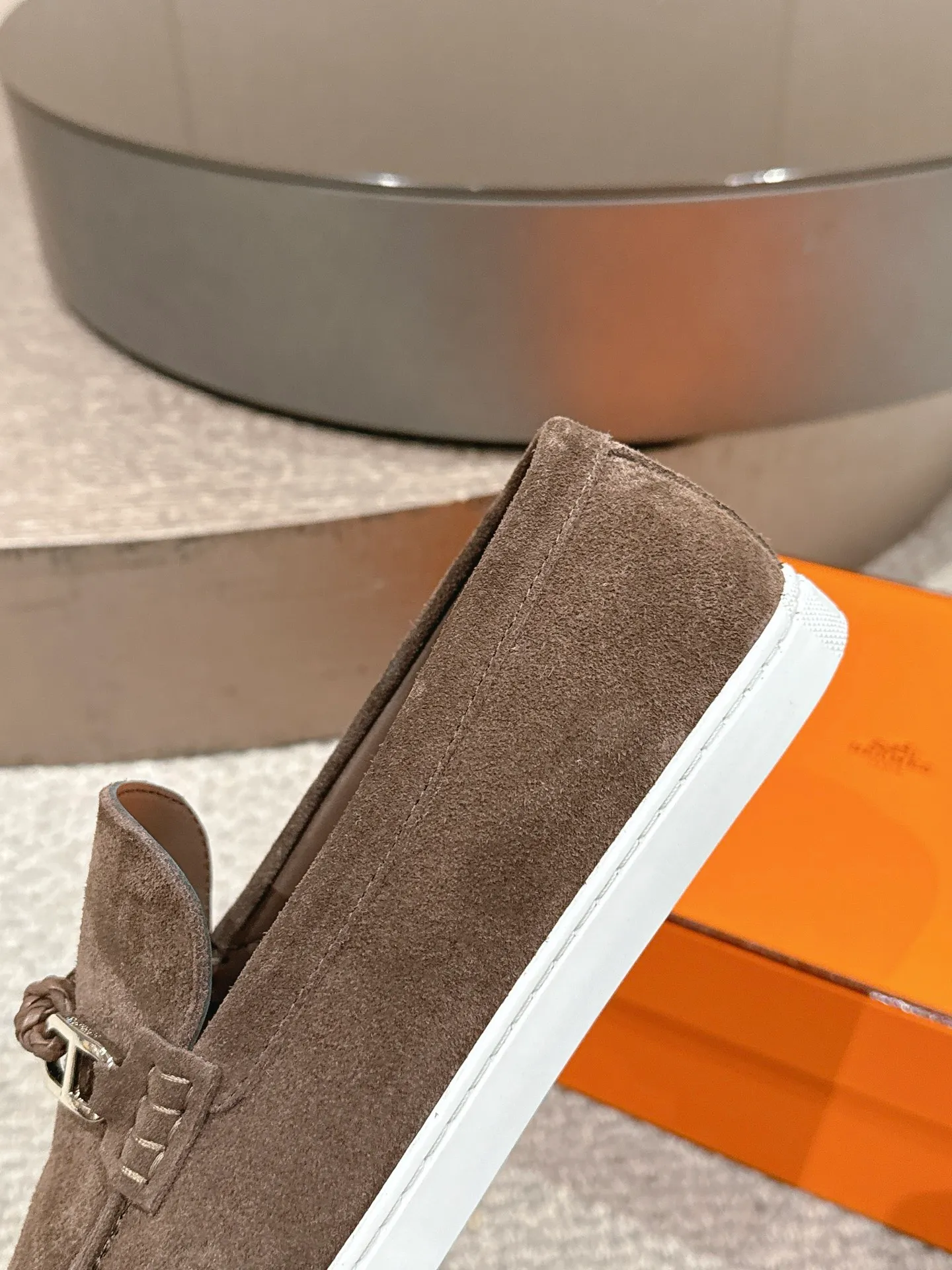 【ΗERMES】 P:540💰 Size: 39-45 (45.46. Customized) Hermes Men's Slip-on Loafers Lgnacio Series Couple's Loafers Casual Sports Shoes Original Purchase Development Made Goods This calfskin loafer is decorated with leather braiding and "Chaine d'Ancre" buckle. Fashionable nautical style loafers, ideal for land and seaside. Exquisite packaging at the delivery counter 🛍📦 Fabric: Original customized imported first-layer cowhide/cow suede Lining: Imported soft cowhide lining Sole: Original molded non-slip TPU material Bottom thickness: 2CM